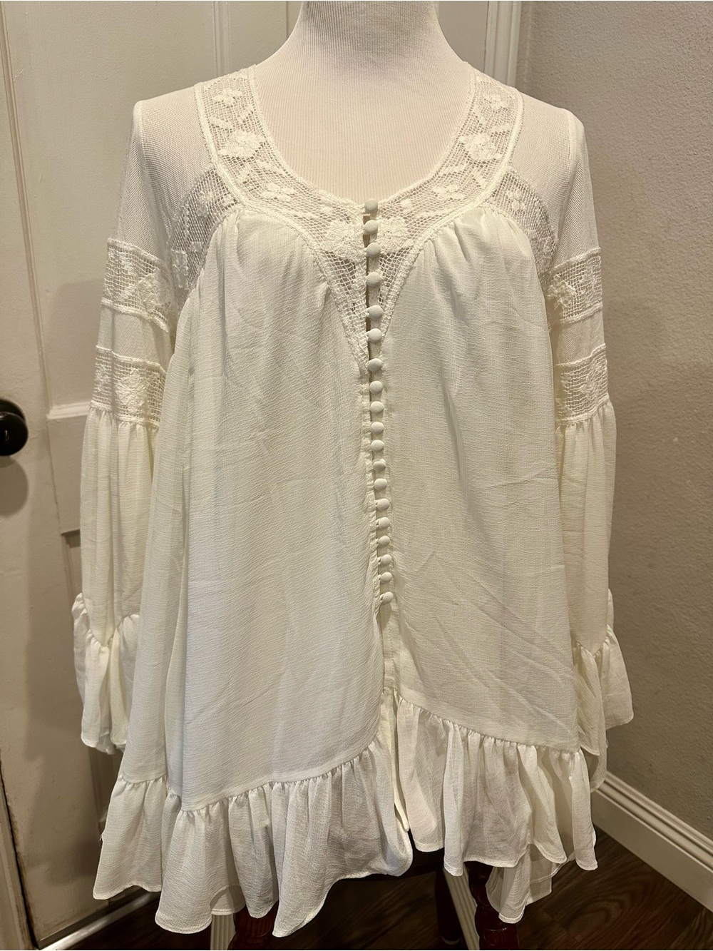 Free People Cream Button-Front Peasant Blouse Boho Chic Lightweight Ruffles M